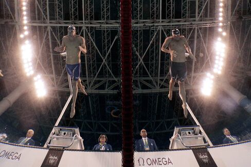 1470977074_phelps lochte