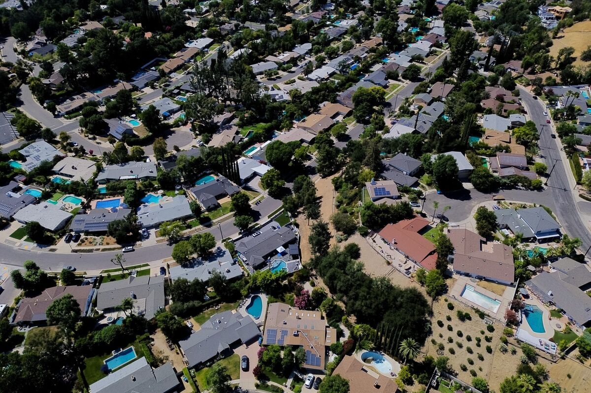 US Existing-Home Sales Rise as Price Growth Simmers Down