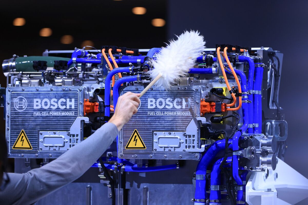 bloomberg.com - Marilen Martin - Top Auto Supplier Bosch Sees Tough Markets Persisting Until 2027