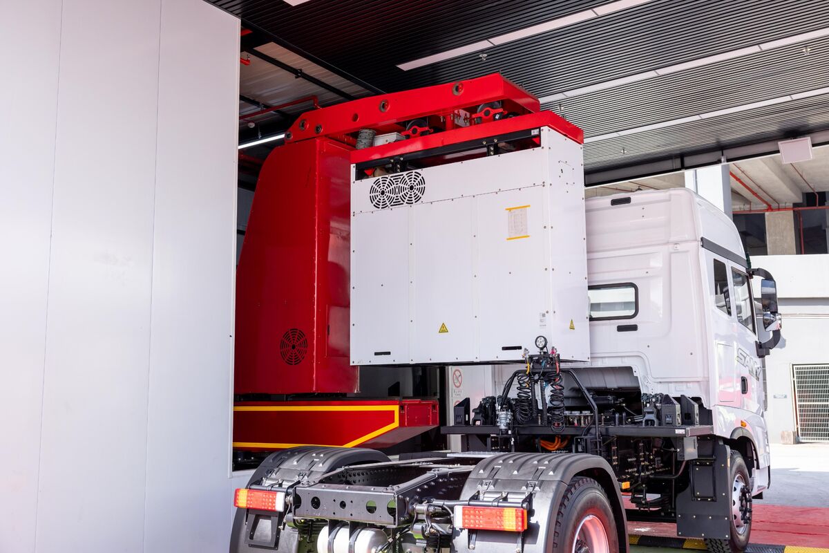 Singapore’s Big-Rig Battery Station Is a Test Case For Crowded Cities