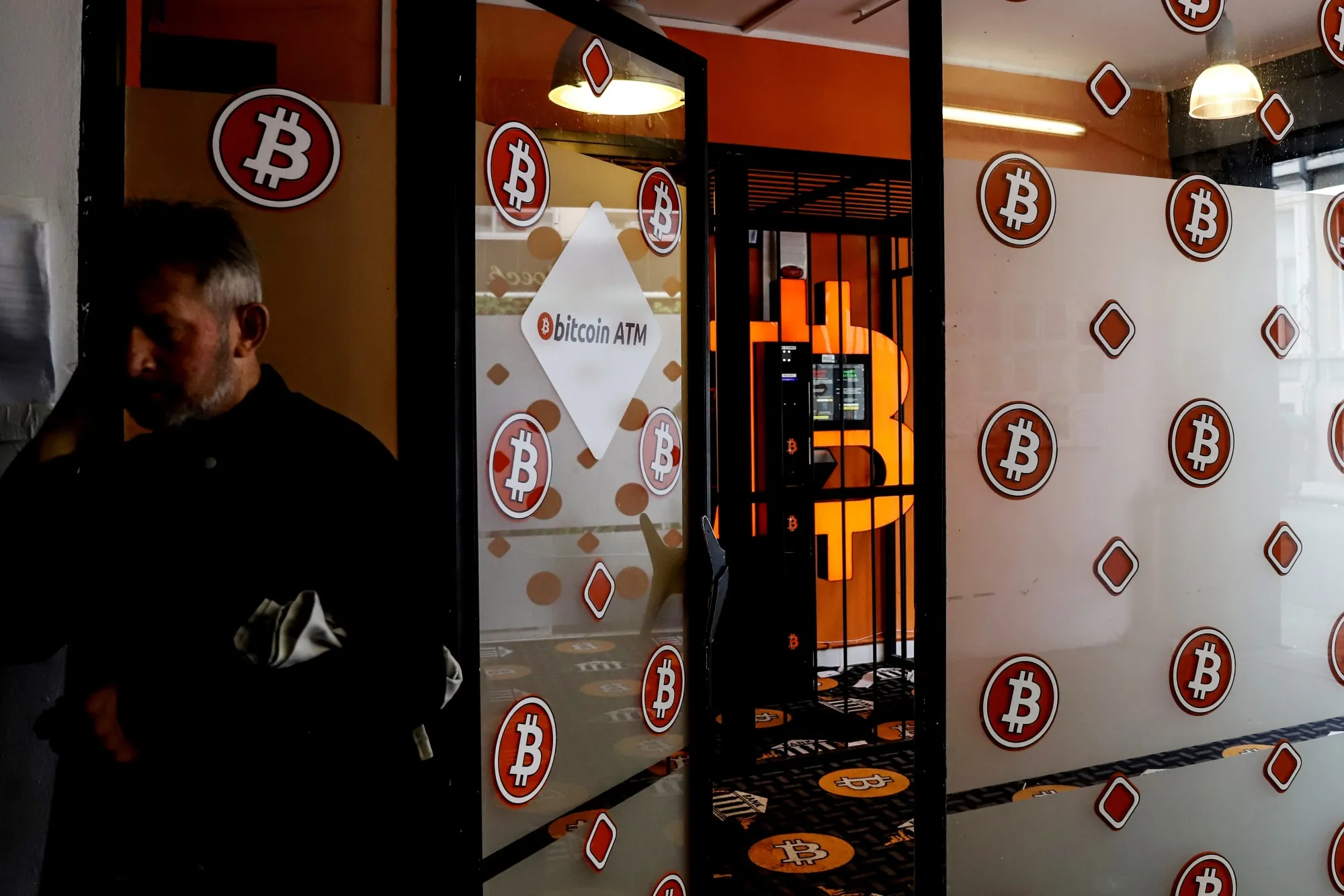 Bitcoin Jumps Back Toward $20,000 Level Amid Wider Crypto Gains - Bloomberg