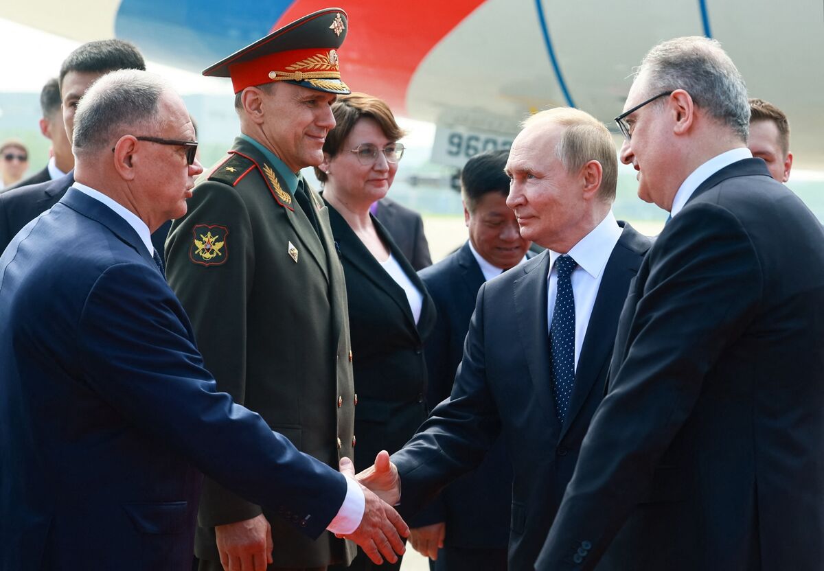 Putin Lands in China as Beijing-led Diplomatic Huddle Kicks Off