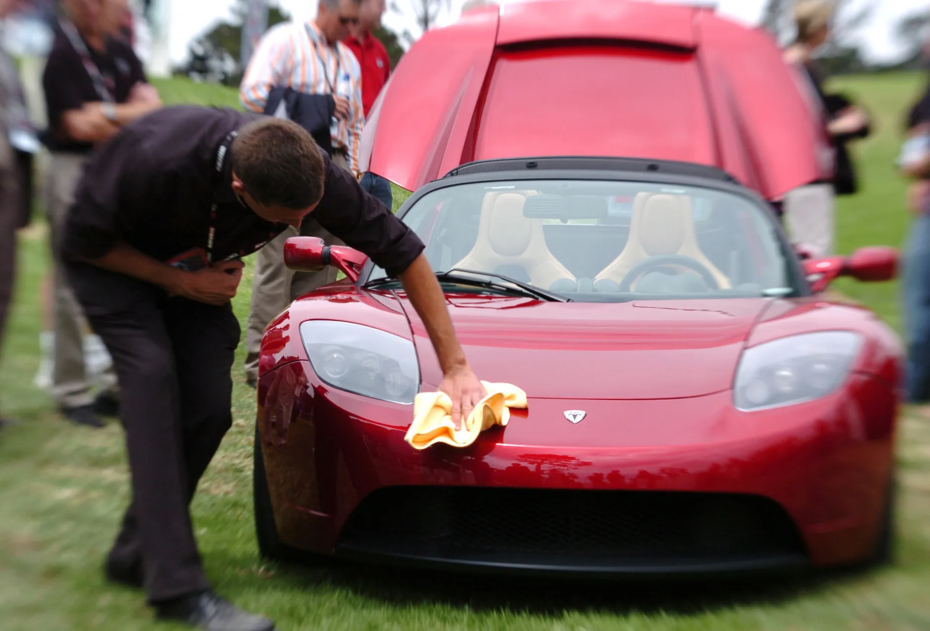 A Tesla Roadster back in 2006, when the company’s plans to mass-produce electric cars still seemed outlandish.&nbsp;
