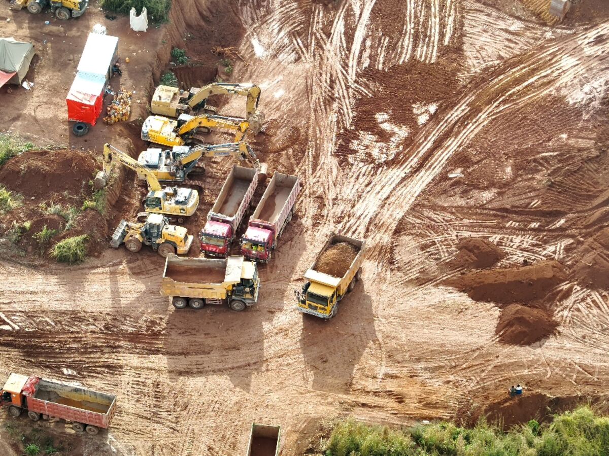 bloomberg.com - William Clowes - Military-Backed Intruders Occupy Huge Cobalt Deposit in Congo