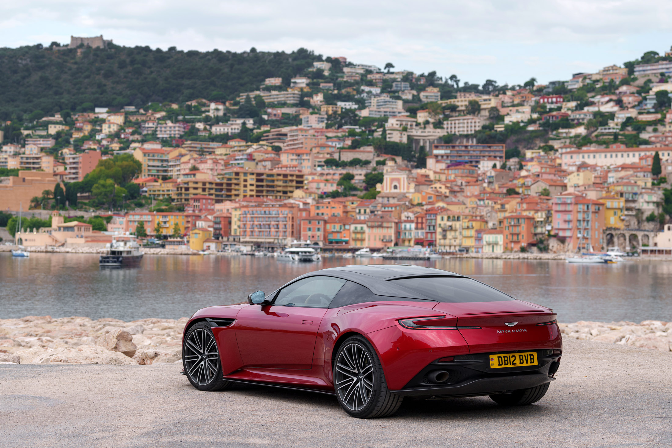 Aston Martin DB12 Volante : à 325 km/h les cheveux au vent