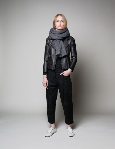 A typical monochrome look from Oak.