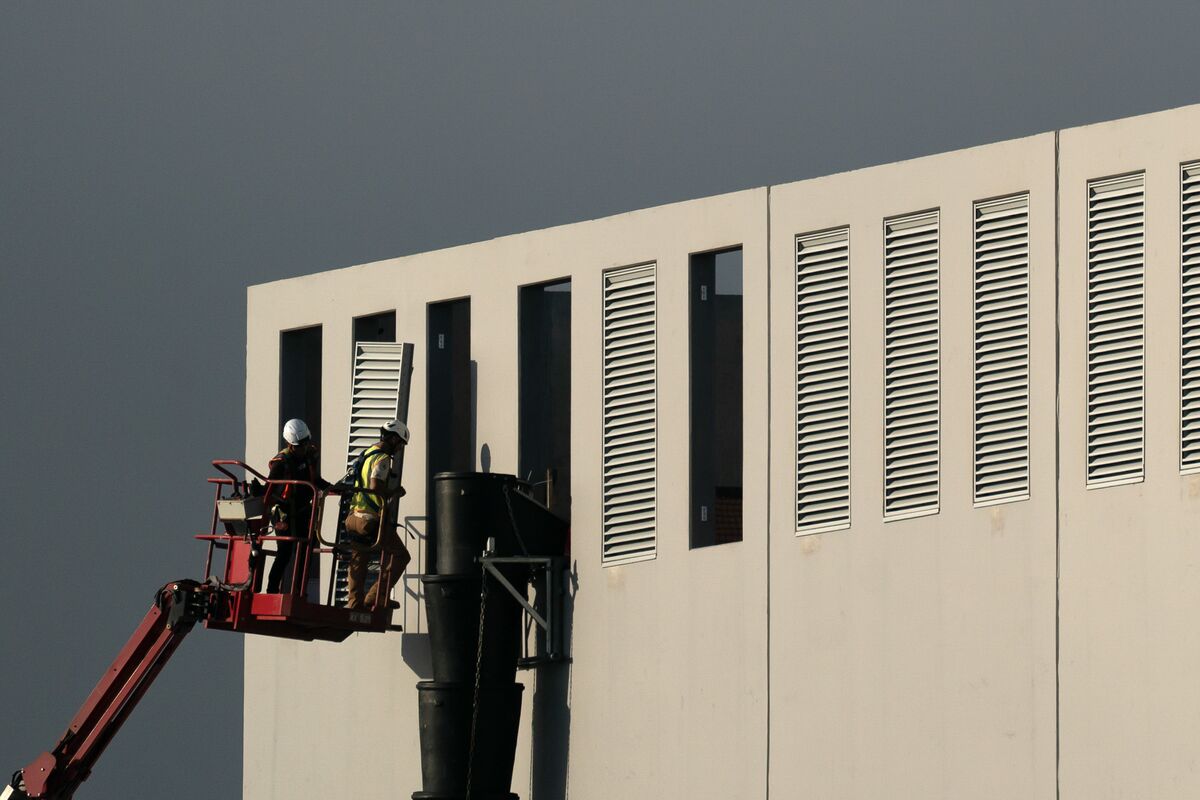 bloomberg.com - Dawn Lim - AI Upstarts Pressured to Get Big-Tech Backstops for Data Centers