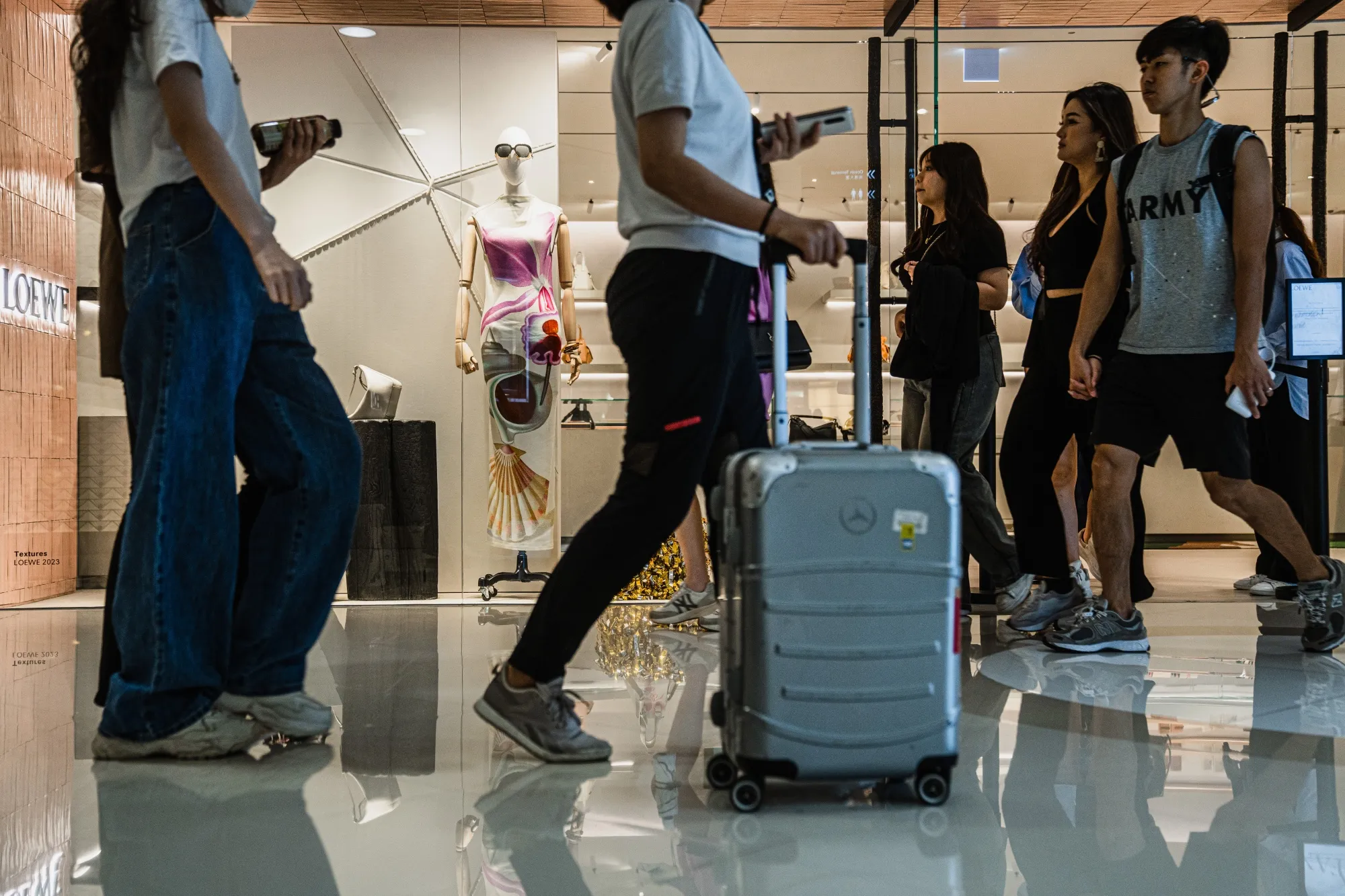 Shoppers&nbsp;in Hong Kong, China.
