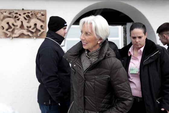 IMF, CEOs Warn of Slowing World Economy on Eve of Davos Summit
