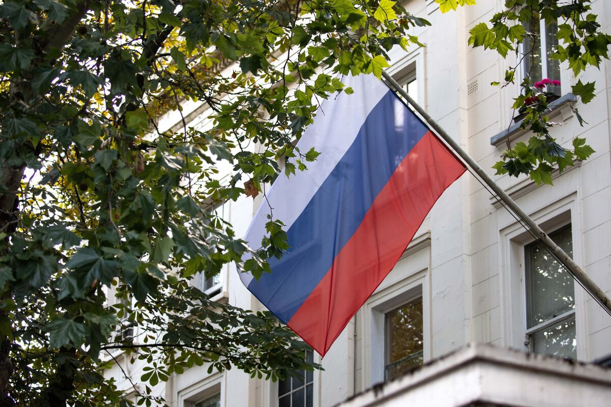 UK to Expel Russian Diplomat in Crackdown on Alleged Spying, Cleverly ...