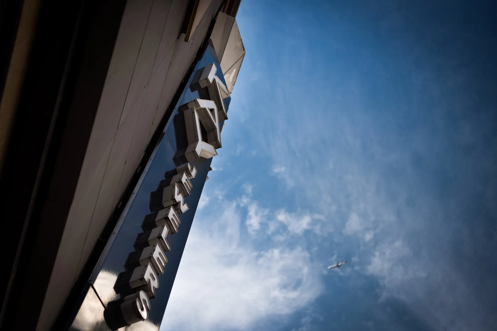 Signet is forecasting revenue of $6.53 billion to $6.8 billion in the current fiscal year.