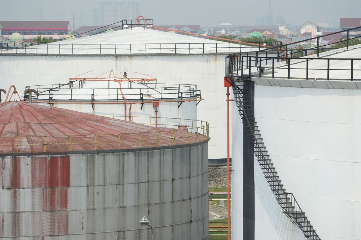 Oil Posts Best Run Since 2019 as OPEC+ Cuts to Tighten Market