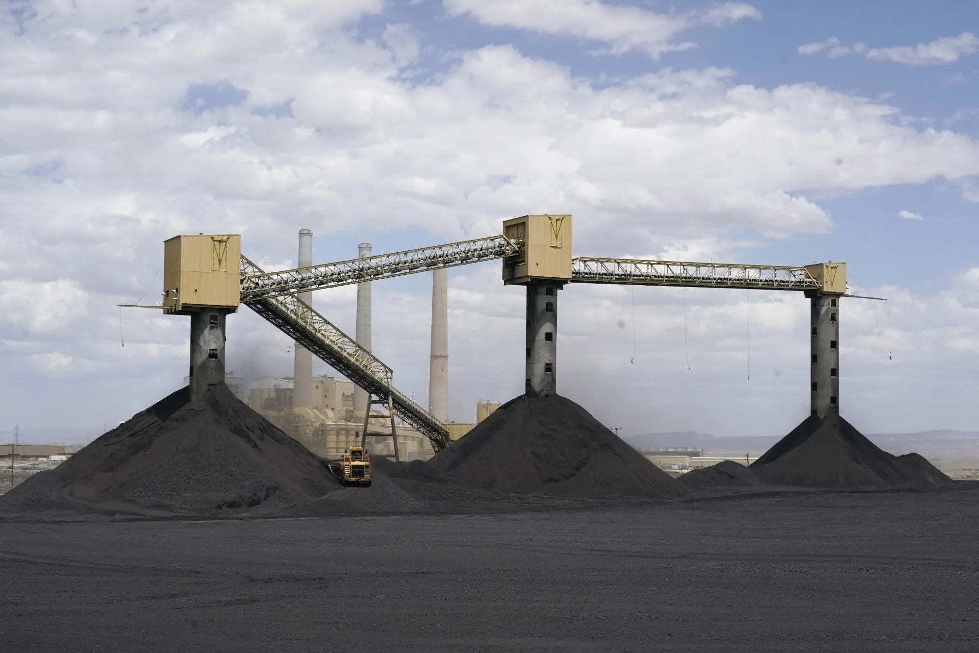 The Trump administration has prioritized&nbsp;expanding the use of a coal&nbsp;and argued that the closure of fossil fuel-powered plants threatens the grid amid an AI-driven demand surge.&nbsp;