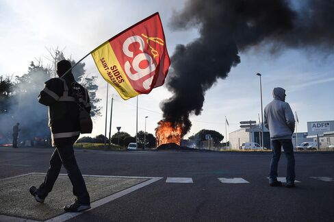 FRANCE-LABOUR-POLITICS-PETROL-STRIKE