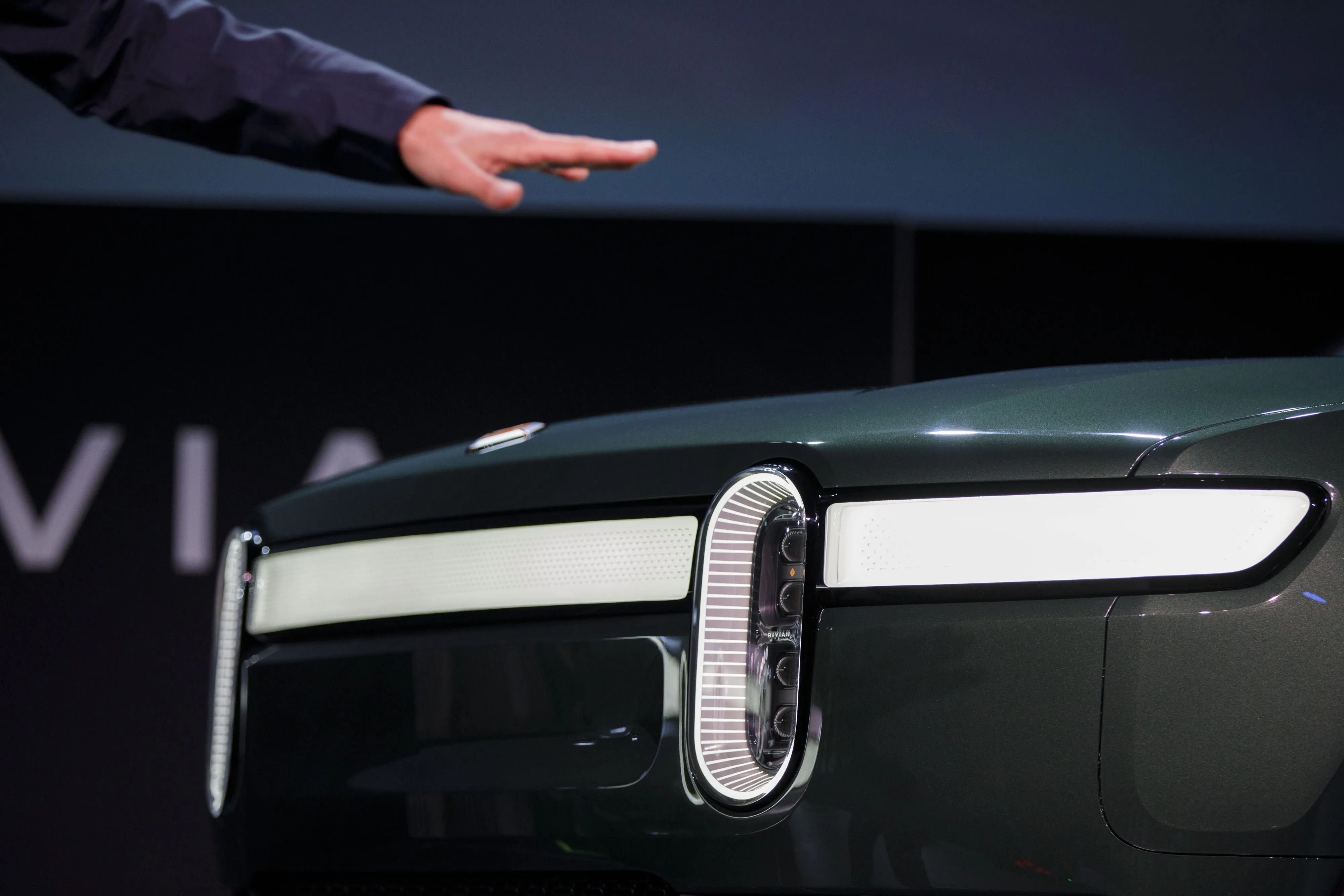The R1S is one of a handful of three-row battery-powered SUVs currently on the market in the US, including&nbsp;Tesla Inc.’s Model X and Model Y.&nbsp;