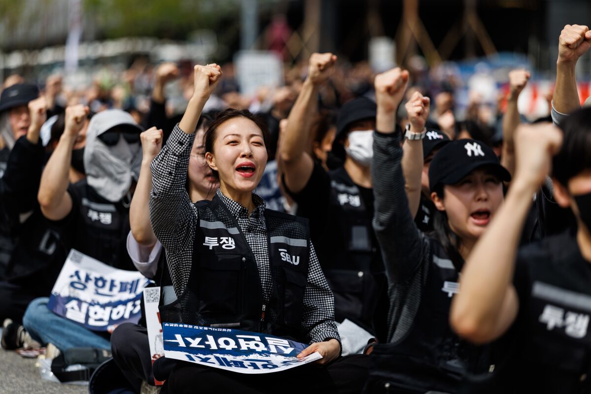 Samsung Chip Workers to Get Average $340,000 Bonus in AI Boom - Bloomberg
