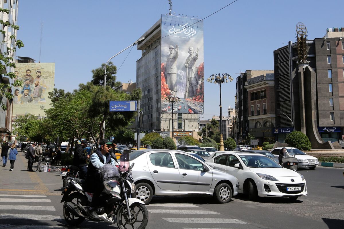 Pakistan Boosts Mediation Efforts as US, Iran Weigh Longer Truce - Bloomberg.com