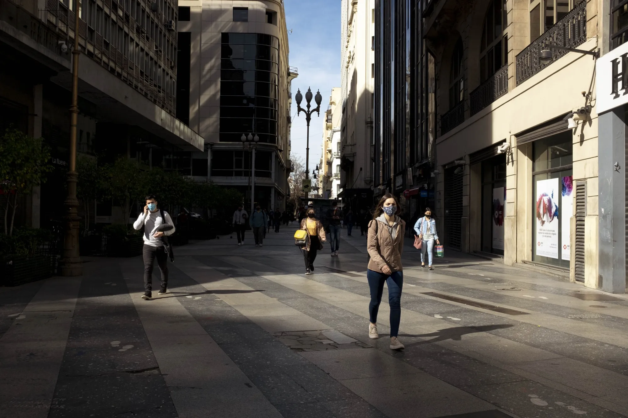 Argentina Bonds Fall With Tighter Foreign-Exchange Controls