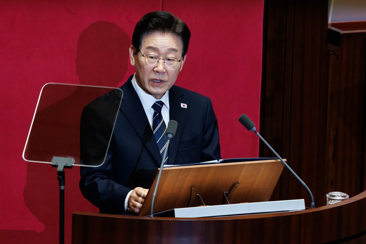 Korea’s Lee Marks First Year With Vow to Find New Growth Engines