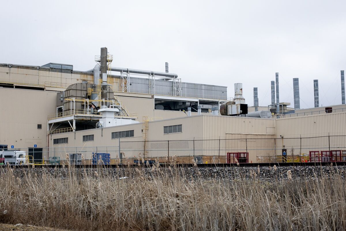 bloomberg.com - David Welch - GM to Add Overtime at Michigan Plant to Boost Gas Pickup Output