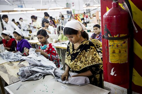 Bangladesh Agrees to ILO Labor Plan as Factory Toll Exceeds 600