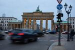 Traffic approaches the Brandenburg Gate in Berlin.&nbsp;