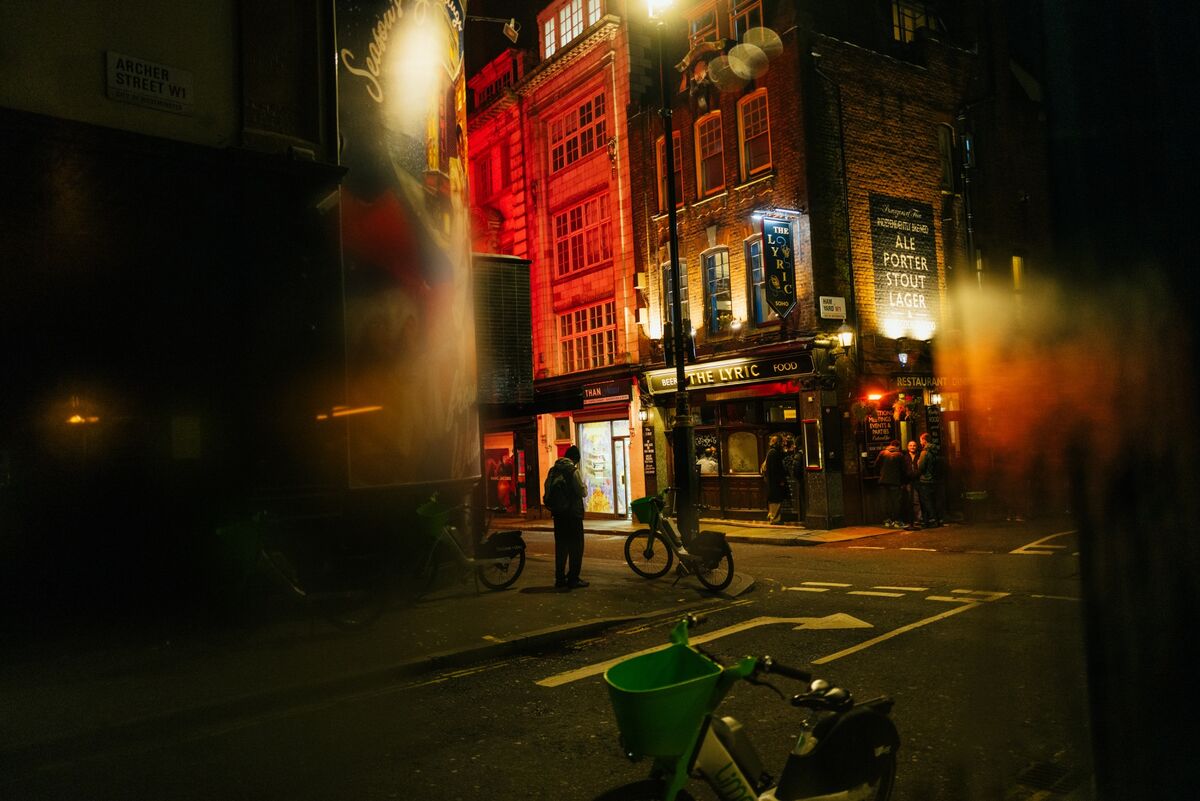 The Party’s Over in London &mdash; Except at the Palace