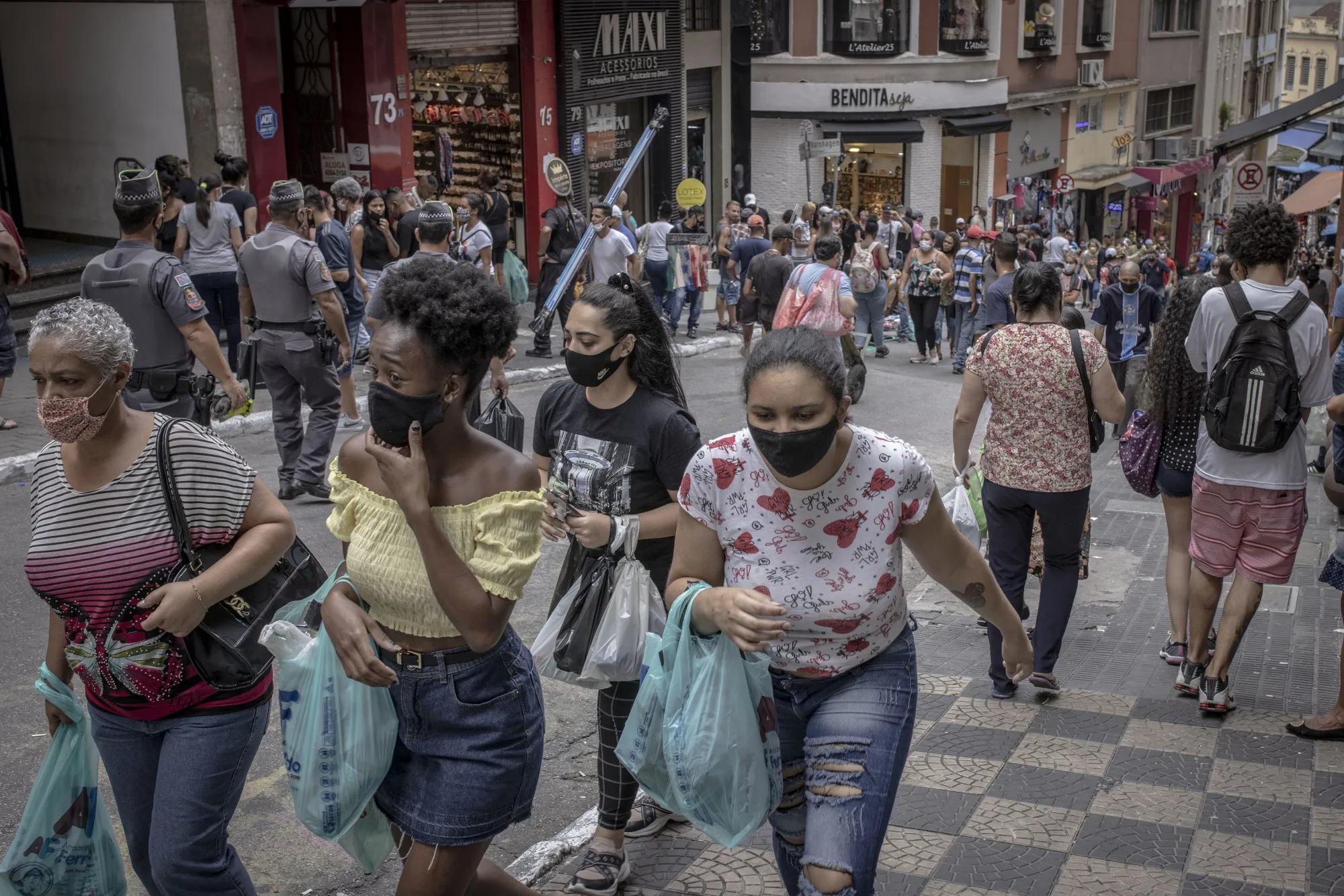 Holiday Shoppers As Brazil Tops 7 Million Infections
