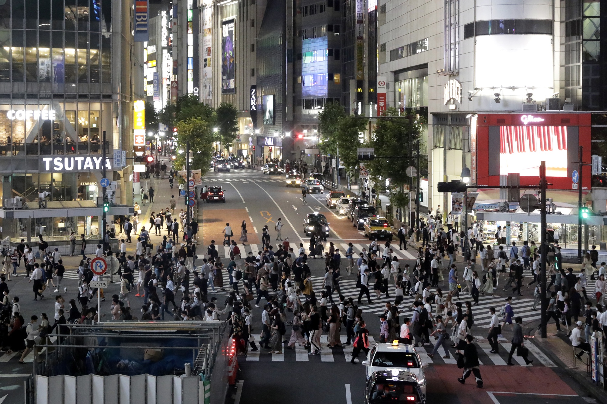 東京都がコロナ警戒を最高レベルに引き上げ 感染が拡大 Bloomberg