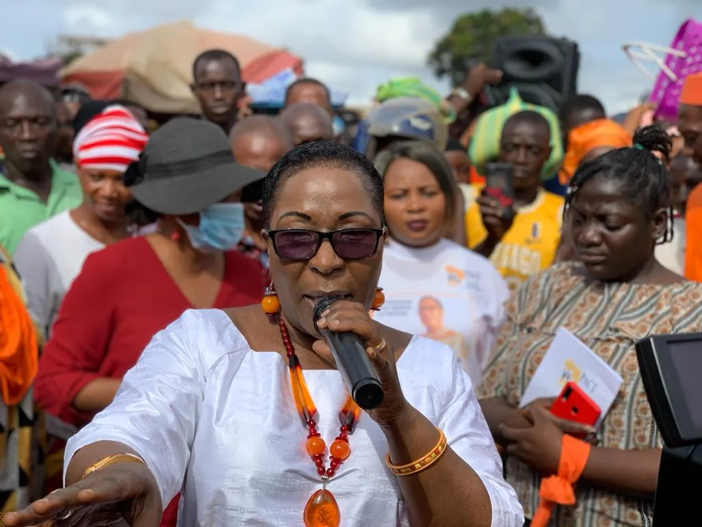 Makalé Traoré speaks to a group of women near the town of Forecariah, Guinea, on Oct. 11.