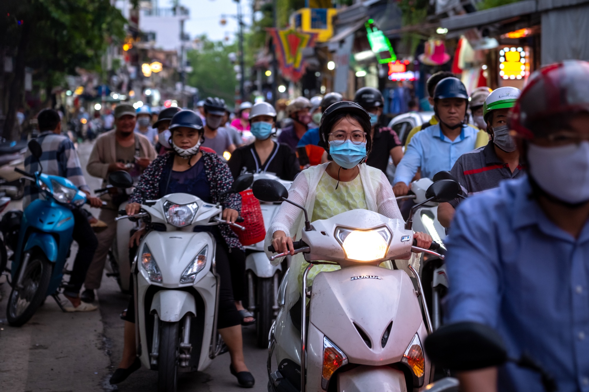 Vietnam Rules on Face Mask in Many Public Spaces - Bloomberg
