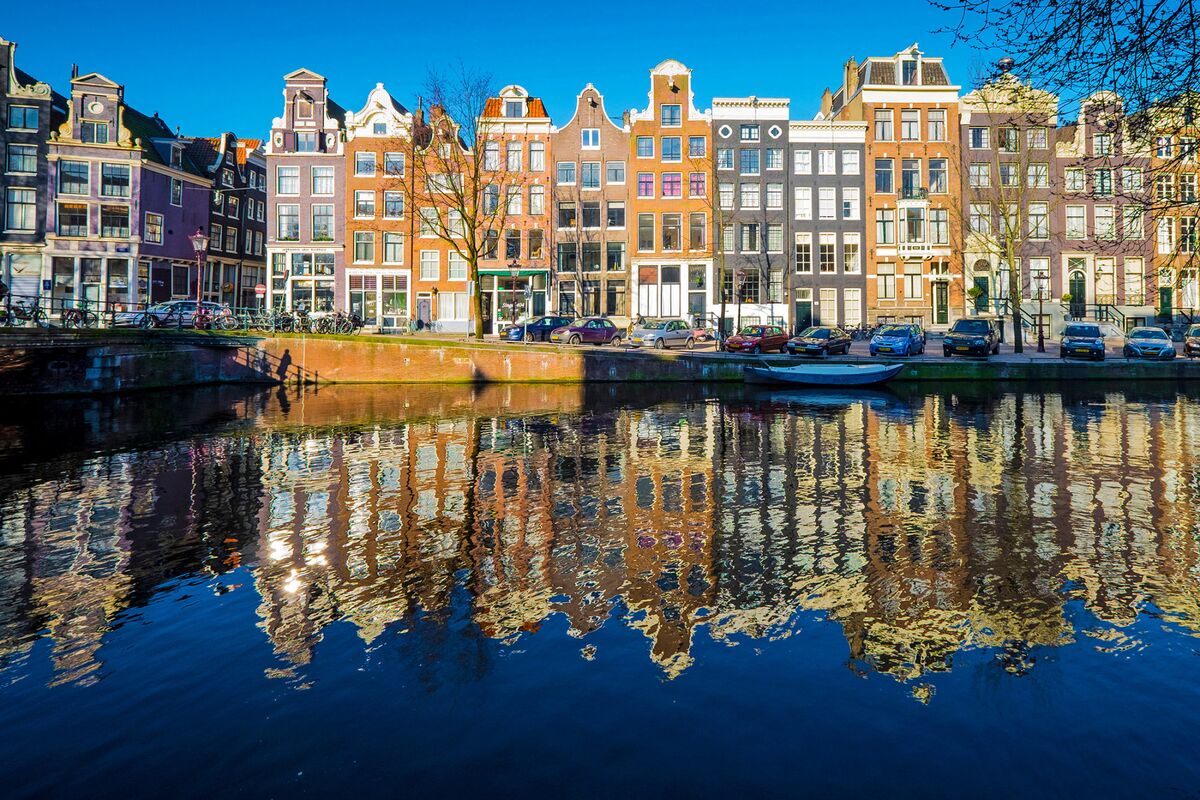三菱UFJは証券拠点をアムステルダムに、英のEU離脱で－関係者 - Bloomberg