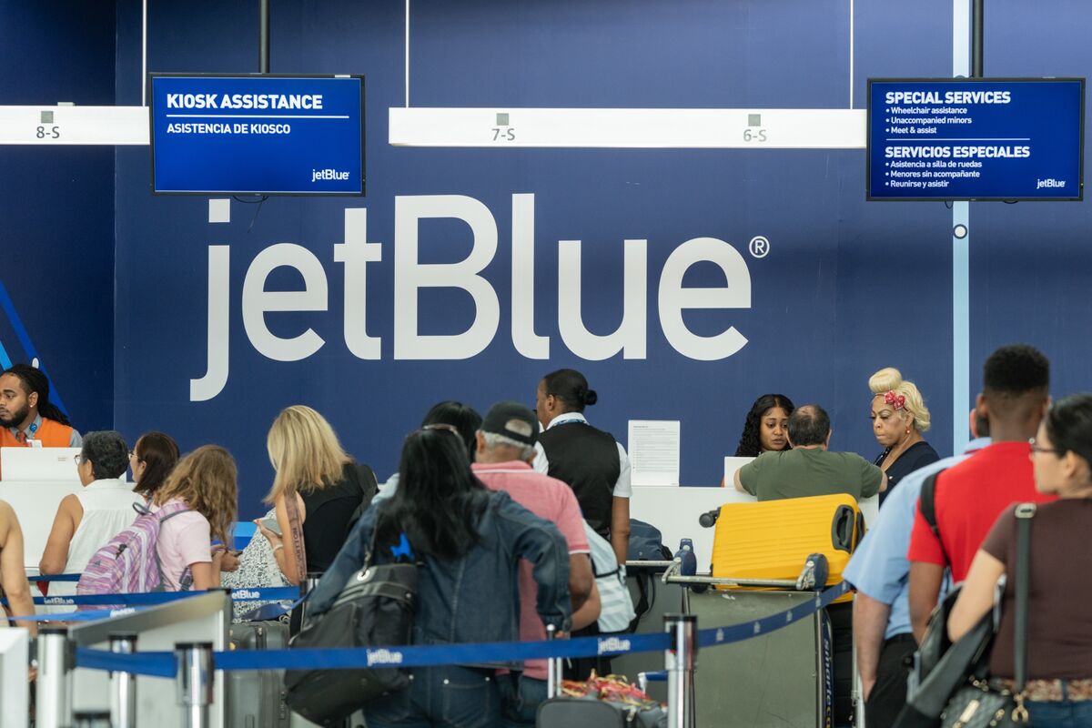 (JBLU) JetBlue Cites ‘Staggering’ Delays for WiderThanExpected Loss