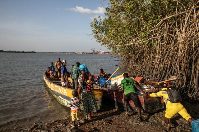 Bauxite mining by Chinese companies in Guinea’s Boké region has left a trail of environmental damage. Villagers living near SMB’s Dapilon port have complained about diminished fishing stocks and crop production.