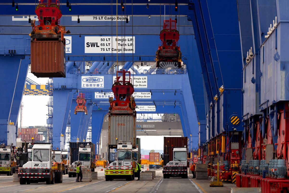 US Trade Deficit Unexpectedly Shrinks to Smallest Since 2020