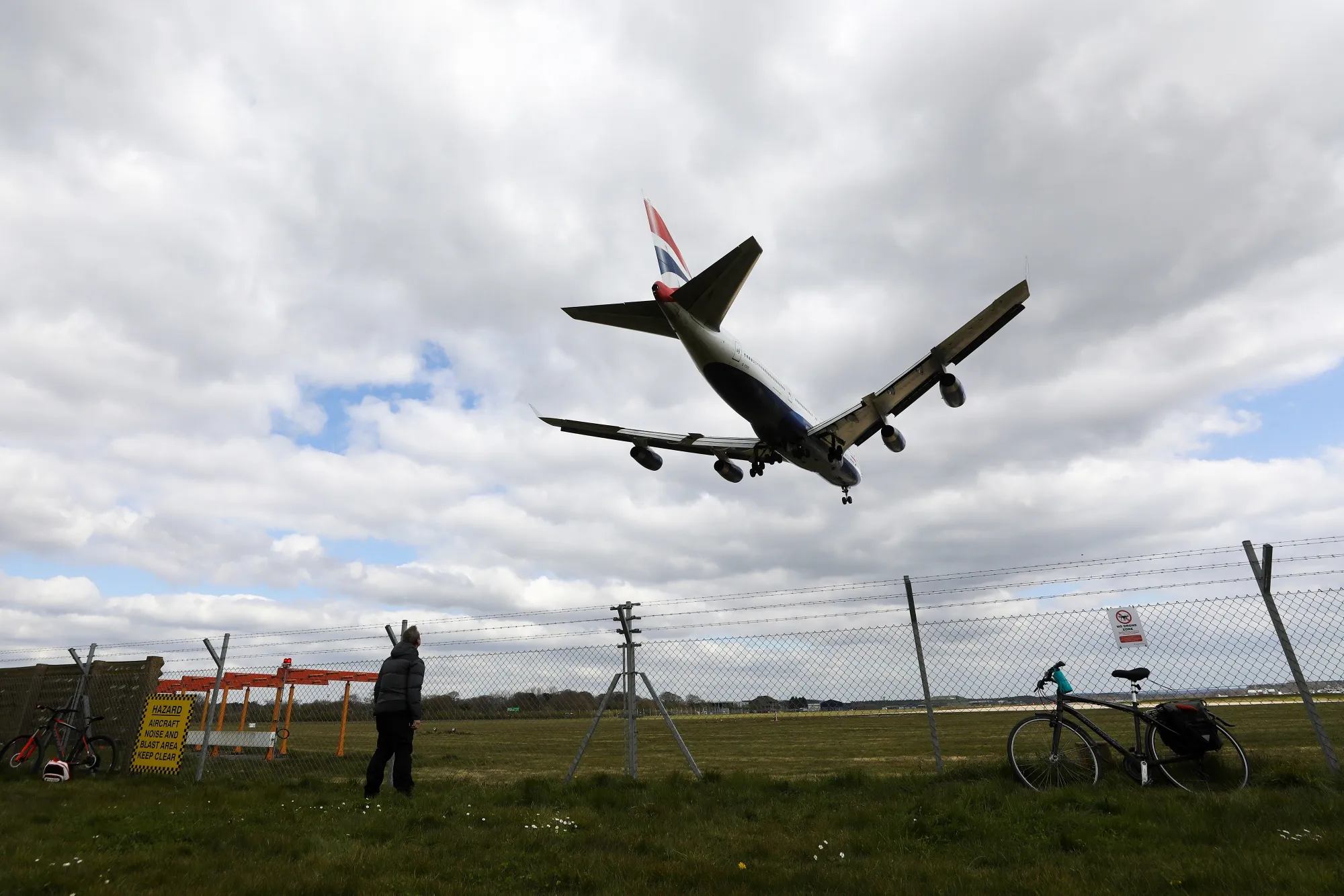 A passenger aircraft lands&nbsp;at Bournemouth Airport.