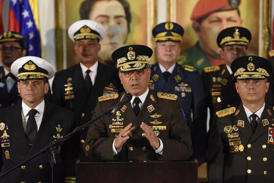 Venezuela Military Brass Pledges Loyalty to Maduro, Decries Coup
