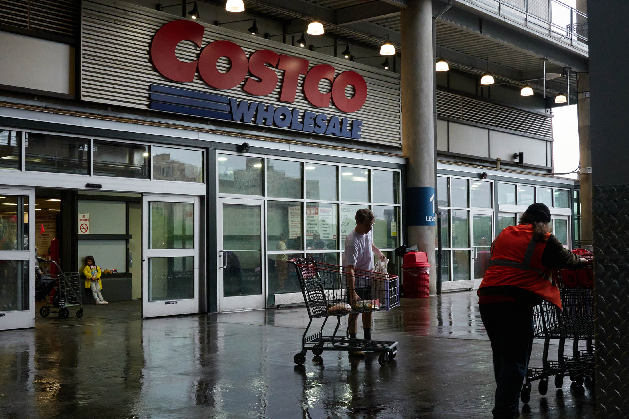 Sam's Club Hot Dog Meal Was Opening Salvo in War With Costco - Bloomberg