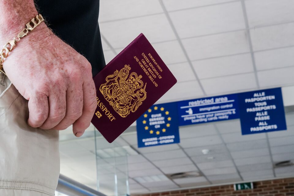 UK Census Shows Dual Citizenship Numbers Doubled Over Brexit Bloomberg   960x640 