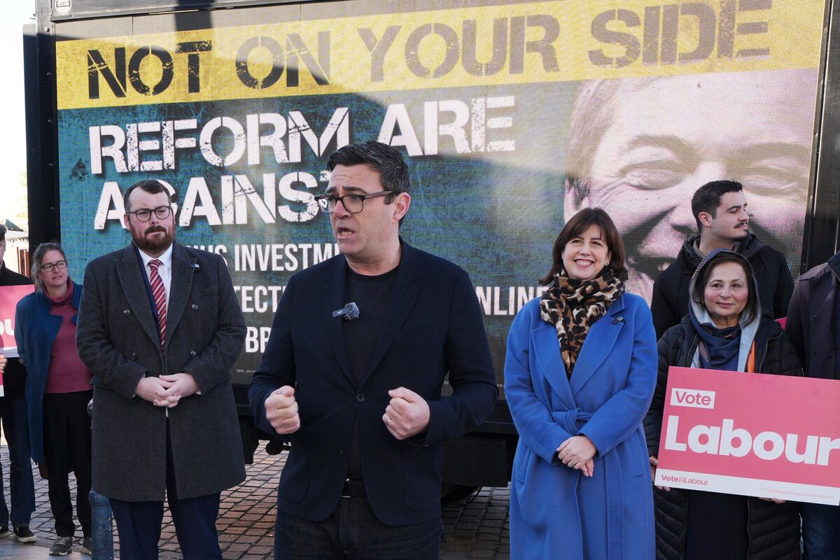 Starmer Talks Tanks as Farage’s Juggernaut Starts to Wobble