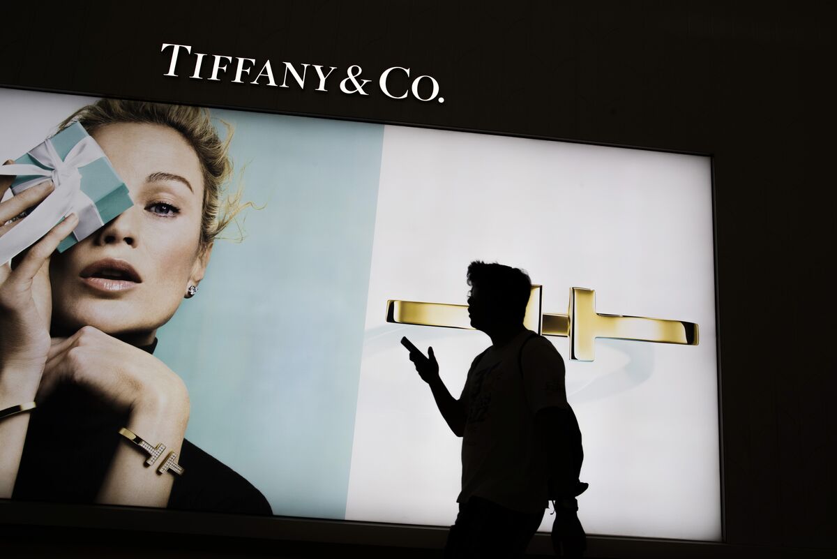 Louis Vuitton Owner Offers $14.5 Billion for Jeweler Tiffany - Bloomberg