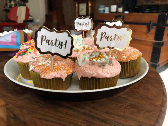 These Sparkling Rosé Cupcakes Are Exactly as Much Fun as You Imagine