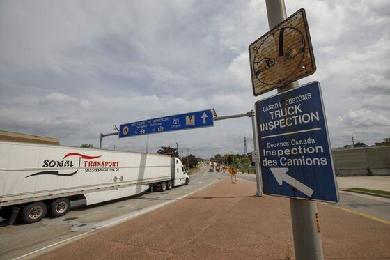Trudeau Resists Business Pressure to Open U.S. Border for Summer