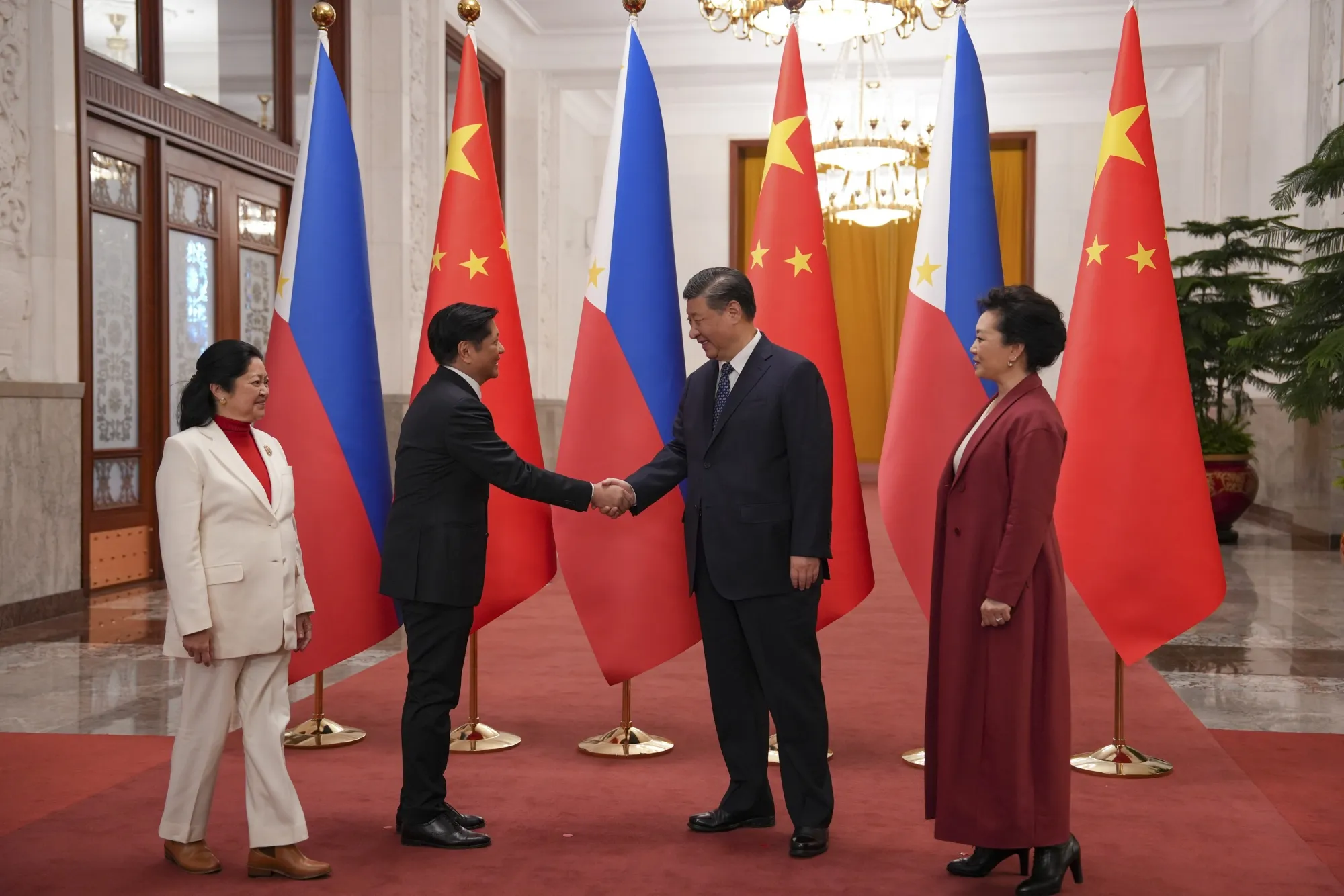 Ferdinand Marcos Jr. with Xi Jinping in Beijing, on Jan. 4.
