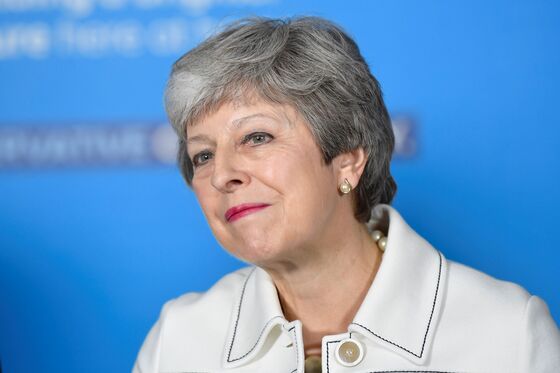 May Mulls Customs Arrangement Plan to Keep Brexit Deal Alive