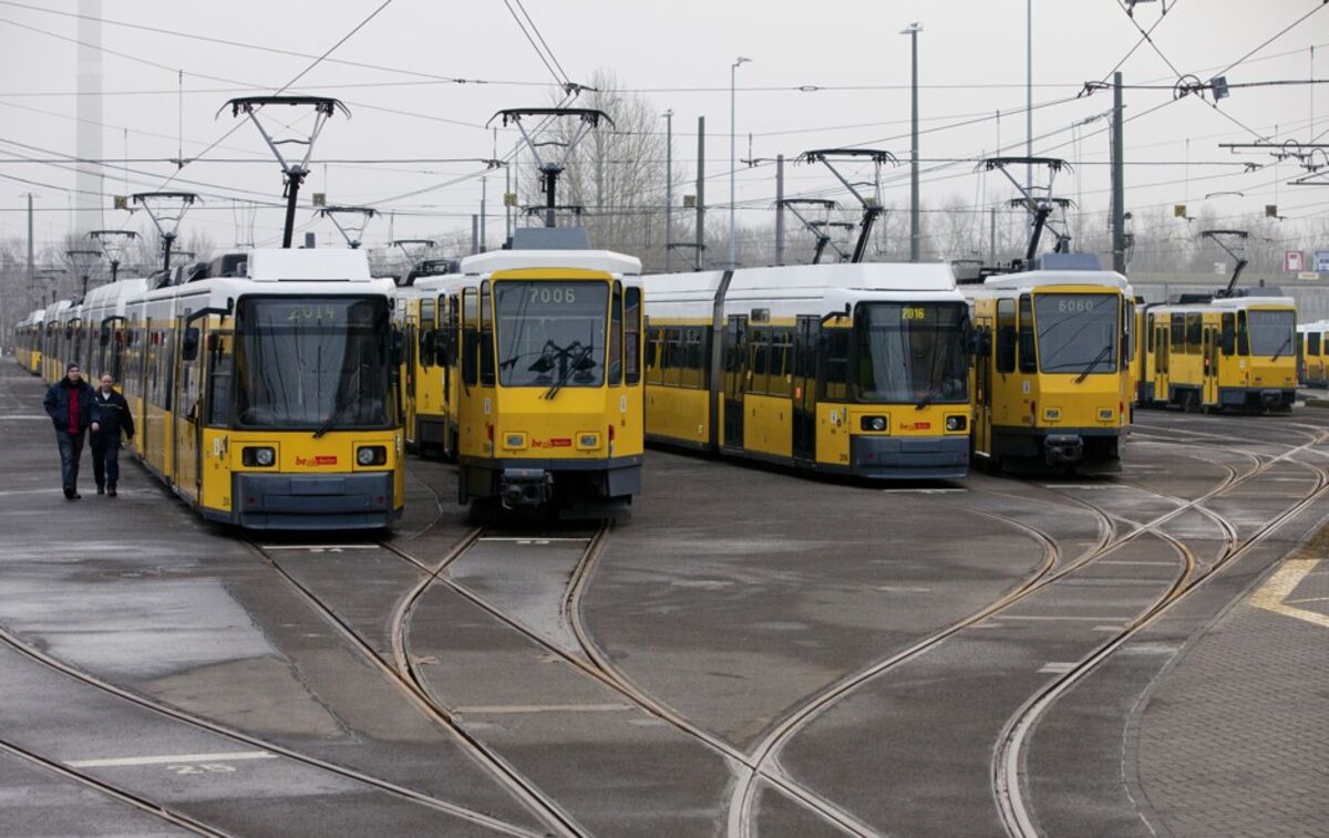 Berlin S-Bahn to Retire Model Series 485 Trains and Sell Moquette Benches -  Bloomberg