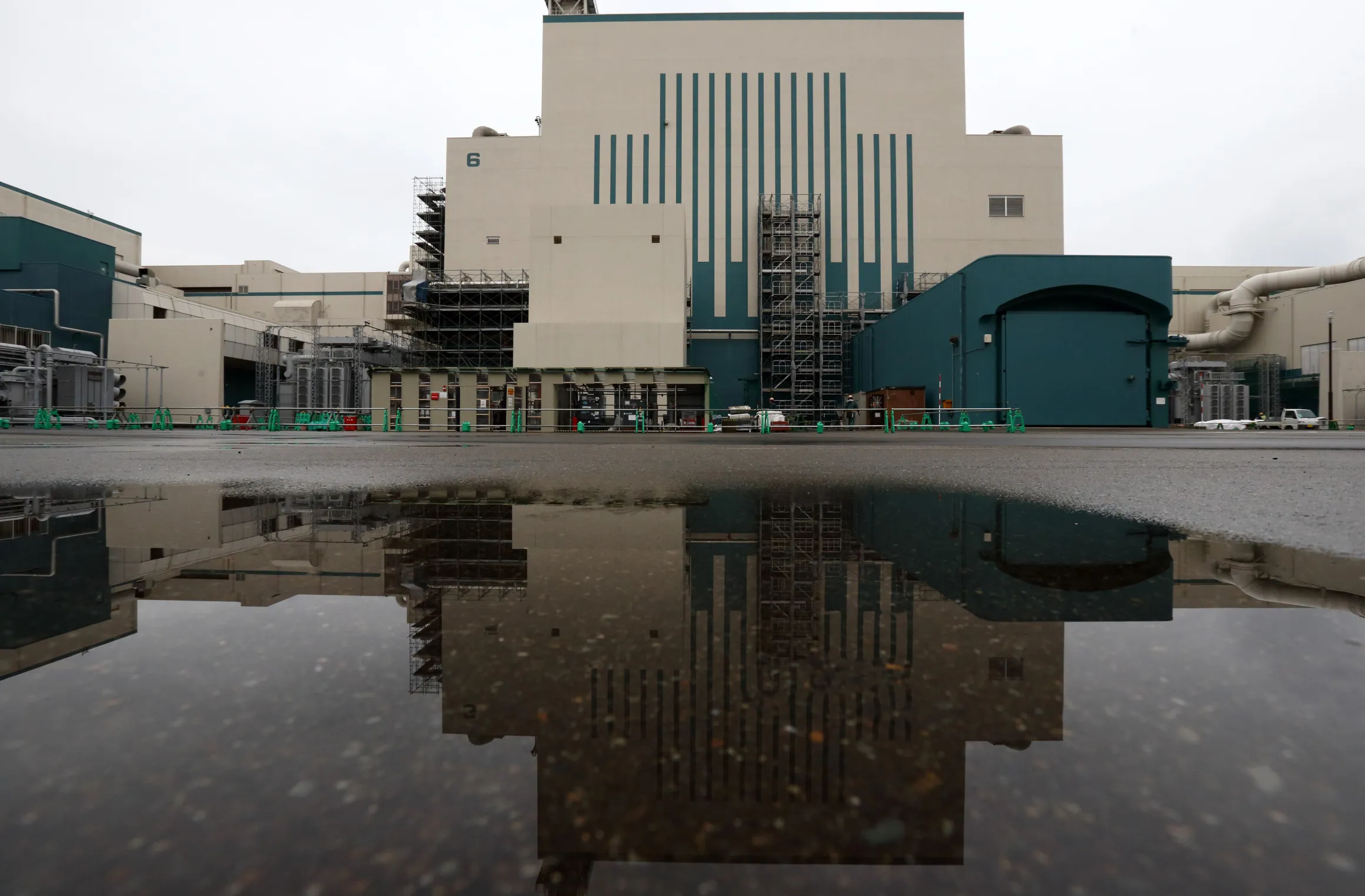The Unit 6 reactor building of Kashiwazaki Kariwa nuclear power station in Niigata Prefecture.