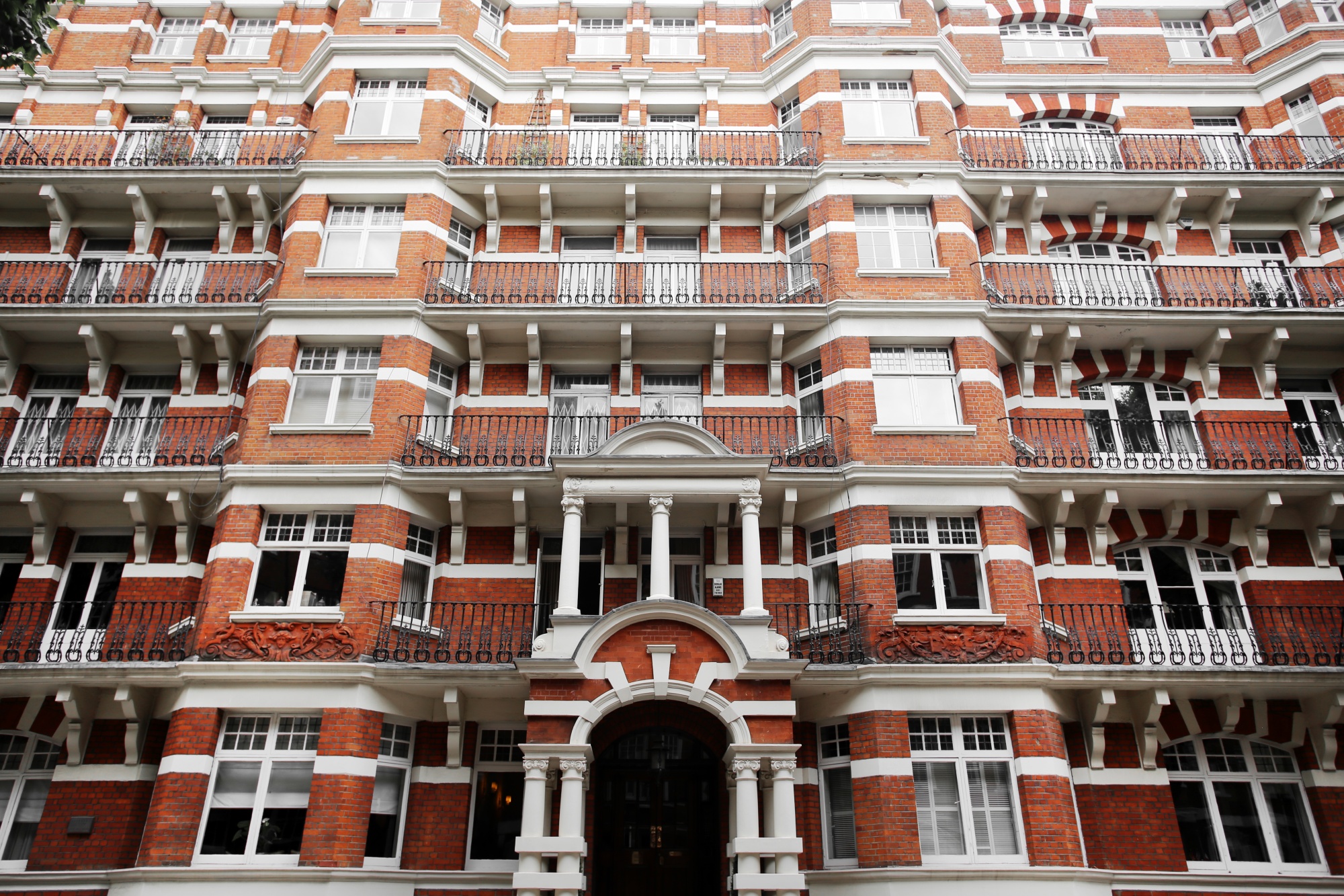 The Design History of London's Mansion Block Apartment Buildings - Bloomberg