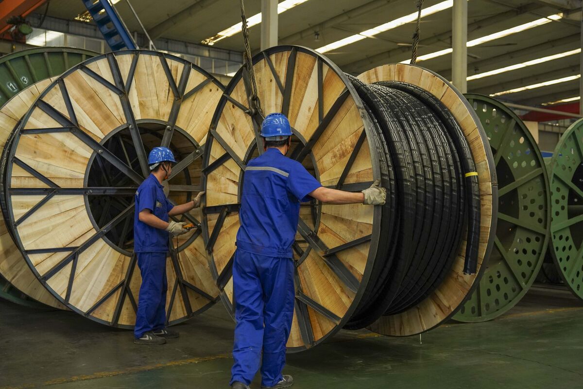 Chỉ số nhà máy tư nhân Trung Quốc lao dốc xuống mức yếu nhất trong hơn hai năm