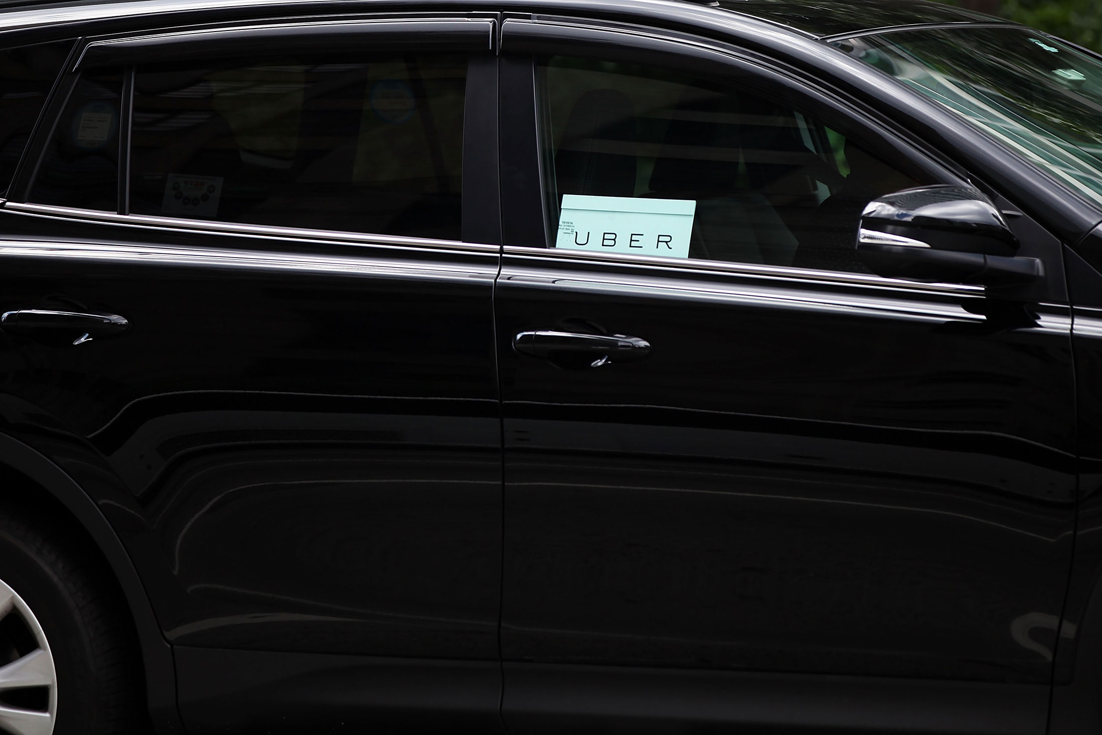 Uber's Food-Delivery Drivers in London Plan Strike on Pay - Bloomberg